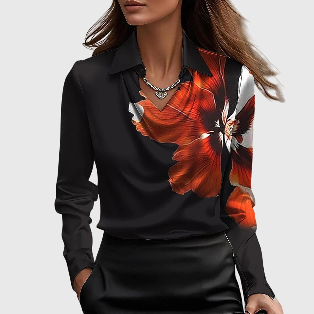 Freja | Blus med lyxig glans och veckad halsringning