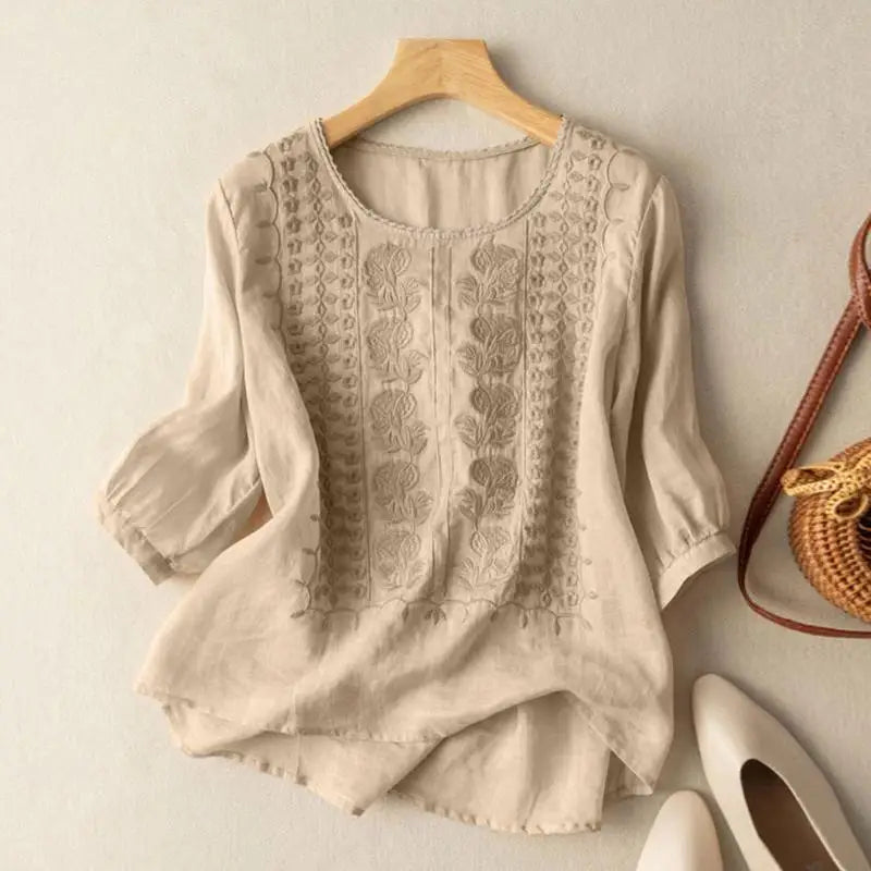 Signe | Broderad avslappnad blus