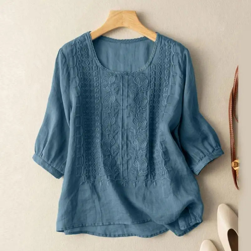Signe | Broderad avslappnad blus